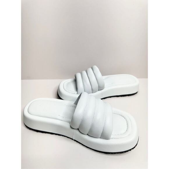 P448 Slides Size US 7 New With Box Womens White‎ Color Summer Sandals - Picture 6 of 12